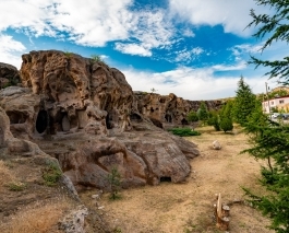 Gümüşler Manastırı 1